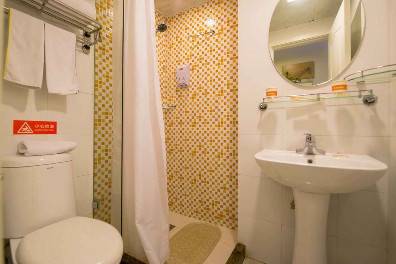 Home Inn Shanghai Century Park Bagian luar foto