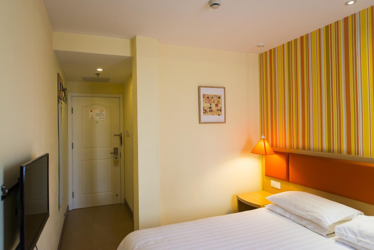 Home Inn Shanghai Century Park Bagian luar foto