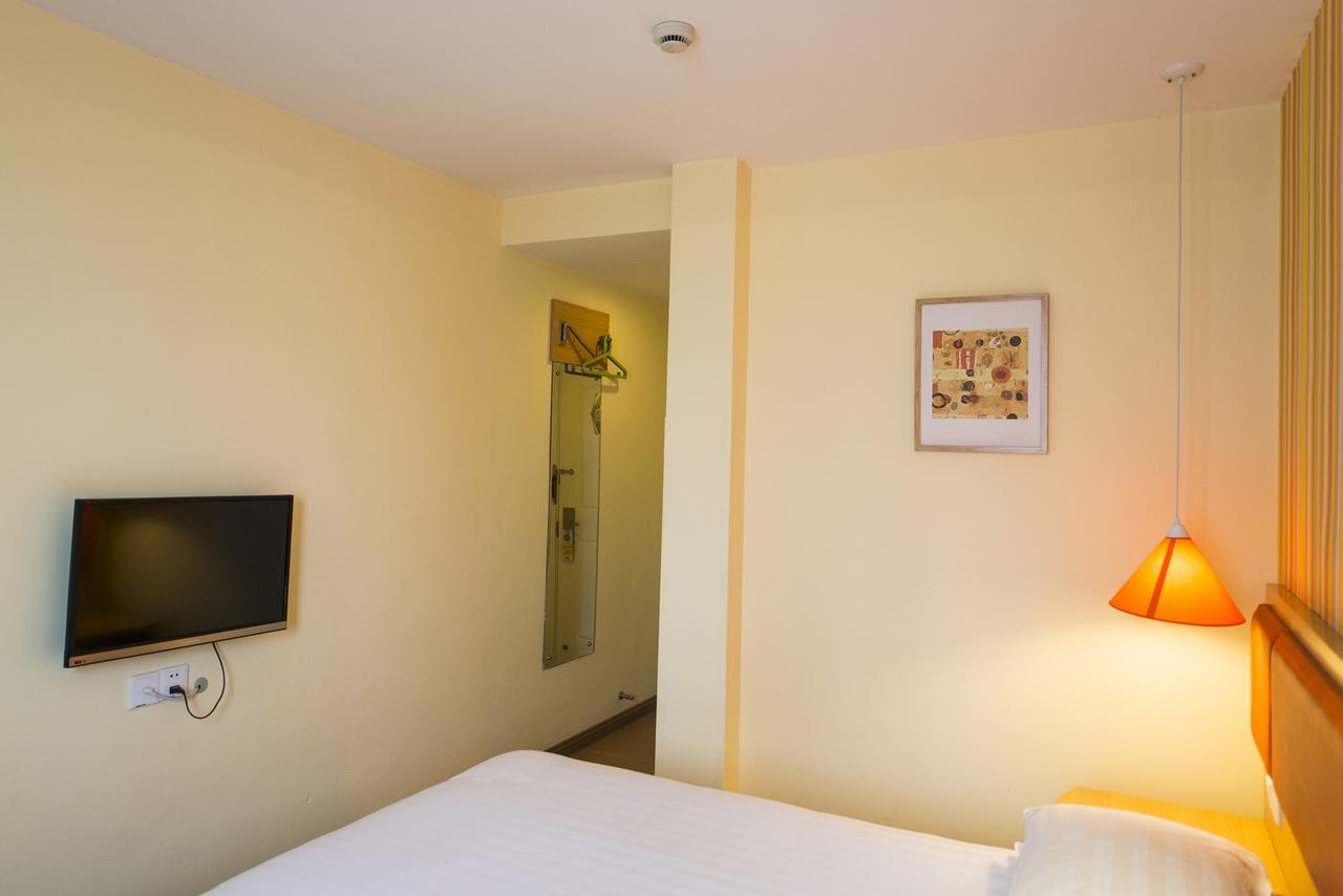 Home Inn Shanghai Century Park Bagian luar foto
