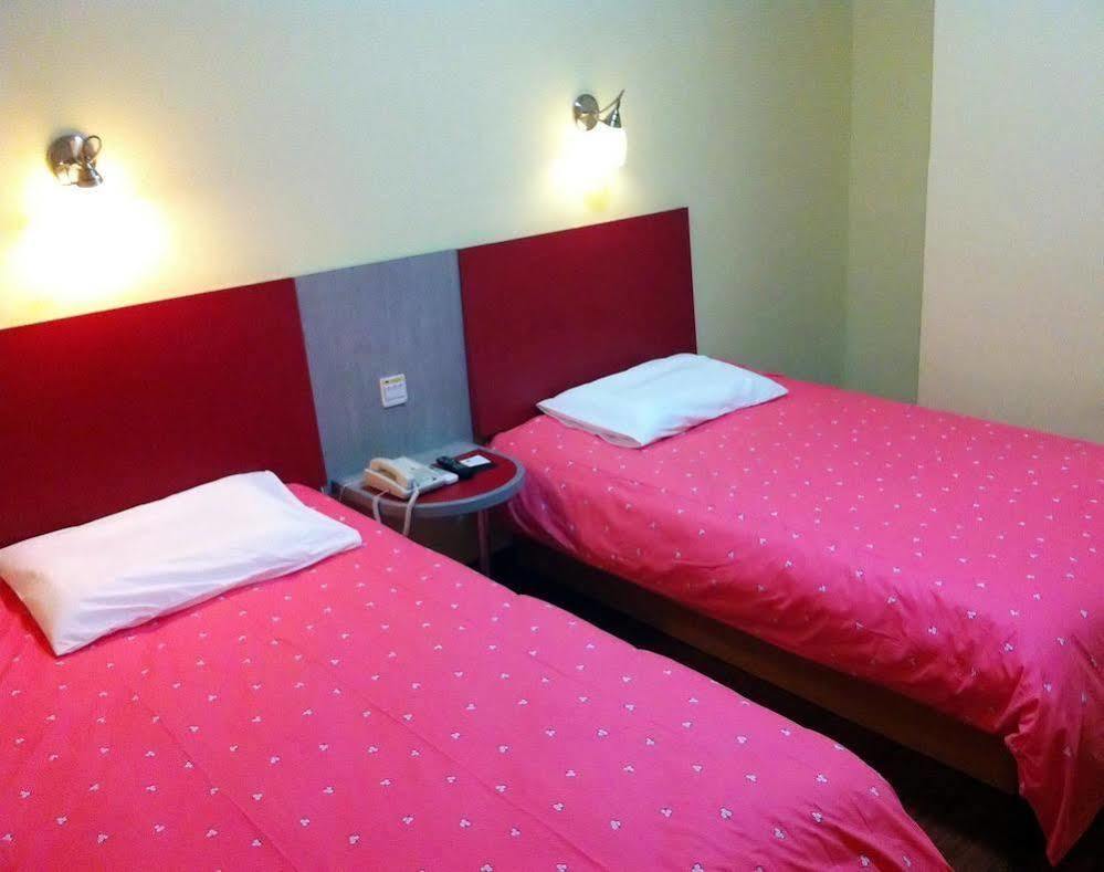 Home Inn Shanghai Century Park Bagian luar foto