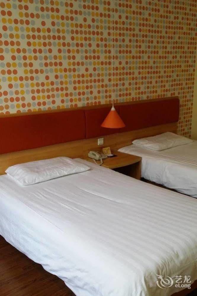 Home Inn Shanghai Century Park Bagian luar foto