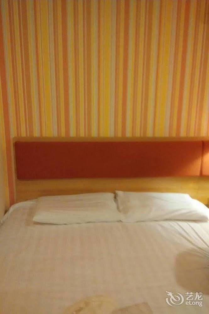 Home Inn Shanghai Century Park Bagian luar foto