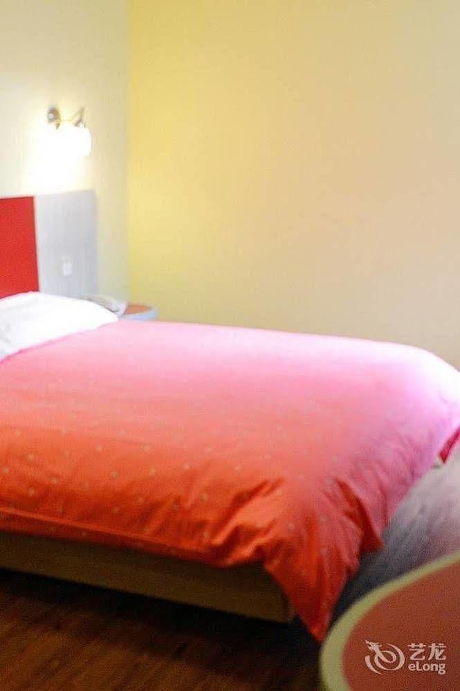 Home Inn Shanghai Century Park Bagian luar foto