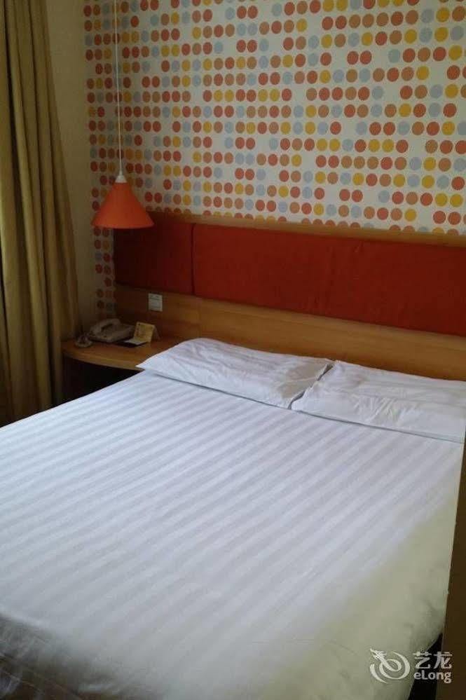 Home Inn Shanghai Century Park Bagian luar foto