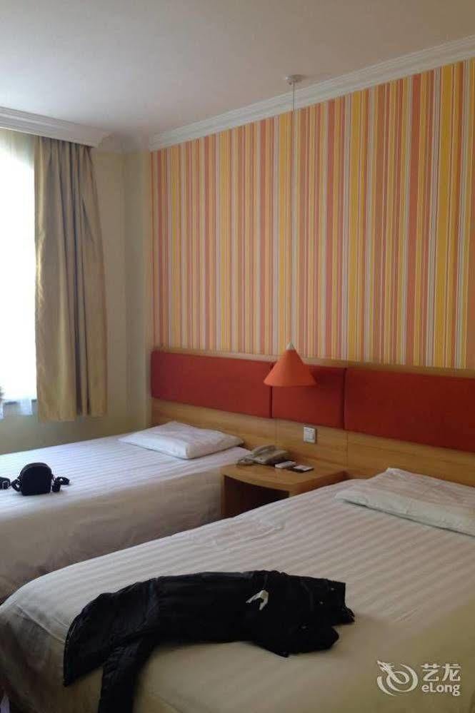 Home Inn Shanghai Century Park Bagian luar foto