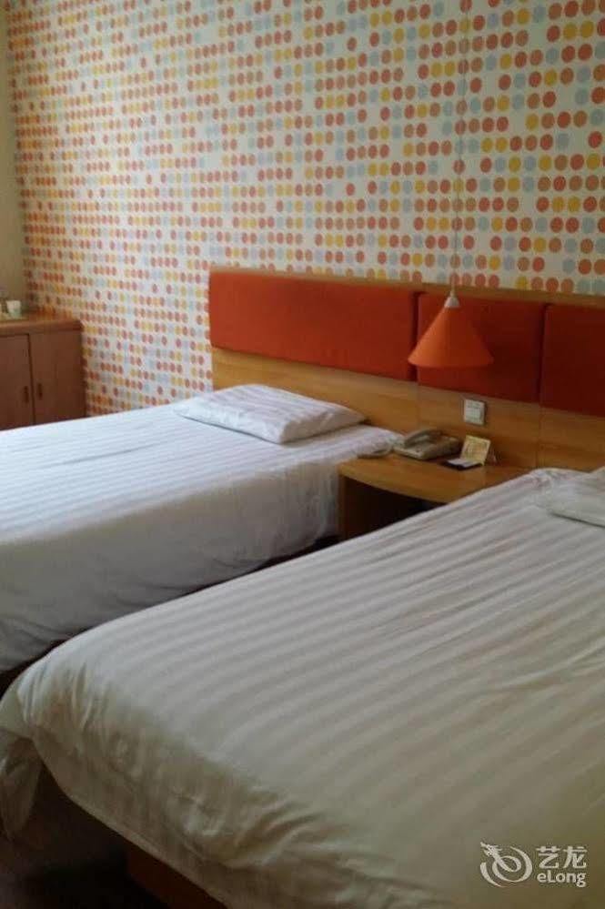 Home Inn Shanghai Century Park Bagian luar foto