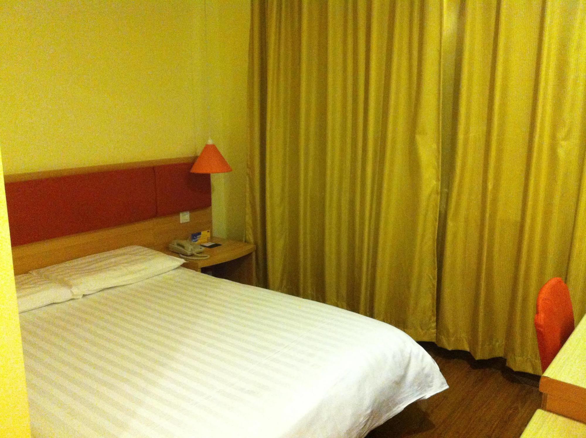 Home Inn Shanghai Century Park Bagian luar foto
